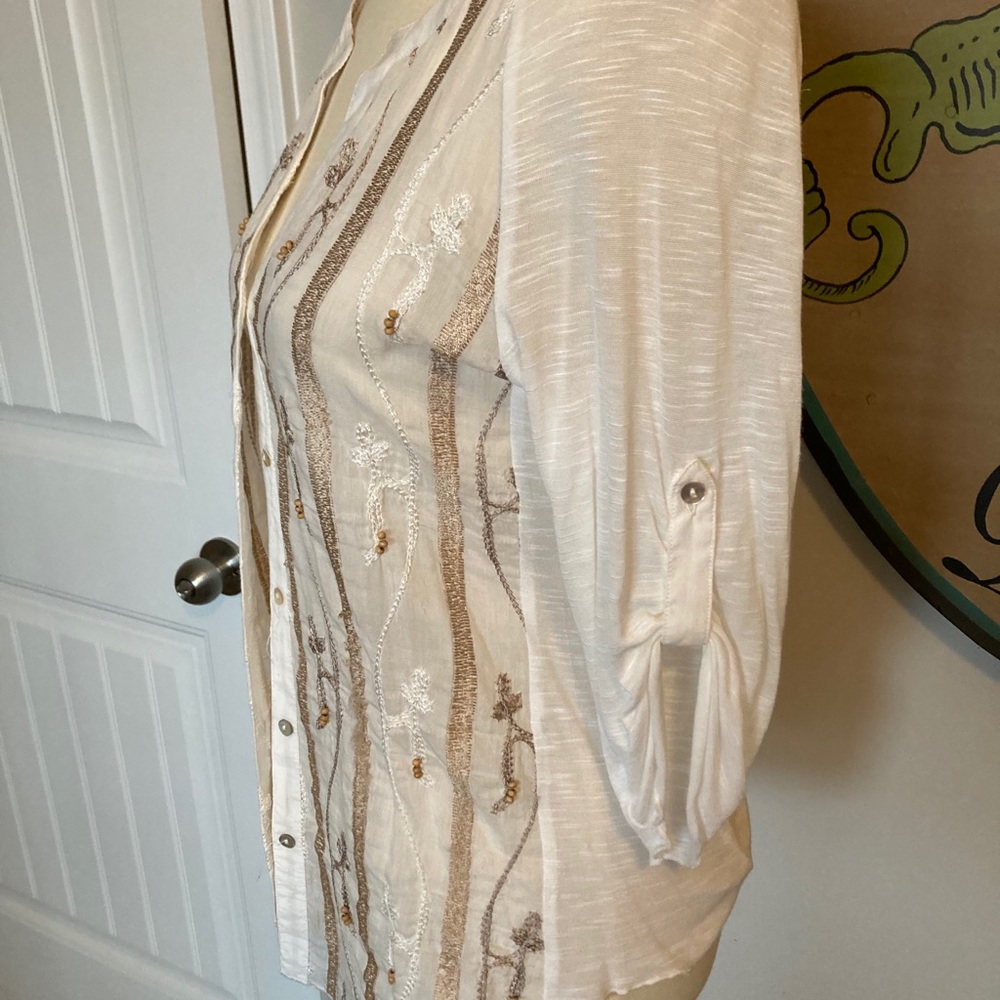 Top w/ golden thread & wooden bead embellishments - Picture 4 of 8